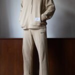 HOME COMBO SET: BUZO ALBERS + JOGGER BREUER